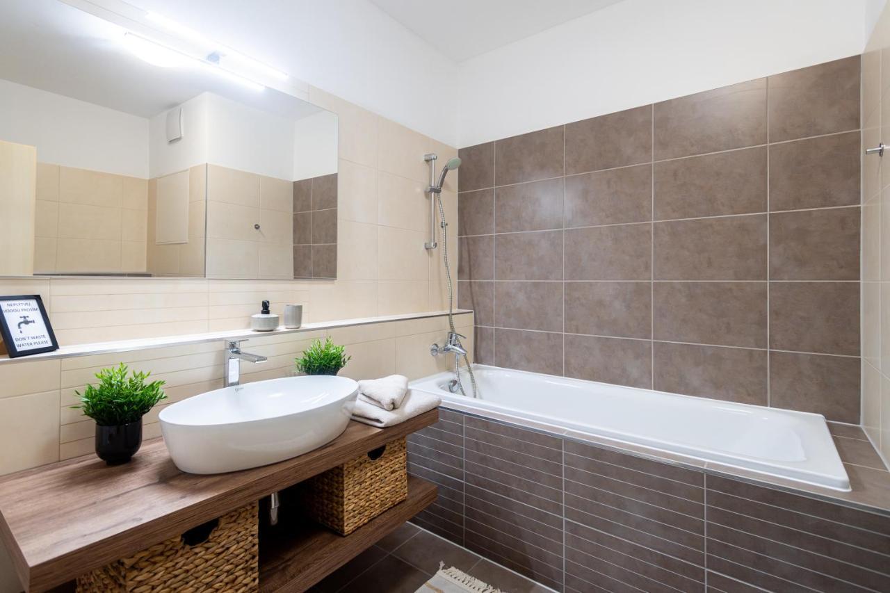 Nova Karolina Apartment オストラヴァ エクステリア 写真